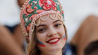 Cantiknya pendukung Islandia menggunakan baju tradisional khas negara tersebut. Istimewa/Toru Hanai/Reuters.