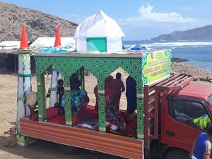 Top! Polisi Lombok Sediakan Musala Berjalan Buat Wisatawan