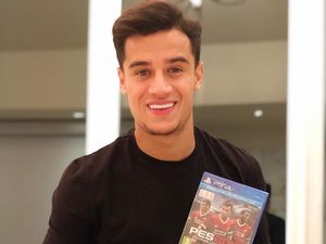 Kilau Gigi Putih Philippe Coutinho yang Bikin Gagal Fokus