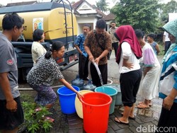 Korban Banjir Bandang di Banyuwangi Krisis Air Bersih