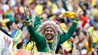 Wajah sumringah salah satu suporter Brasil rayakan kemenangan timnas kebanggannya. Max Rossi/Reuters.
