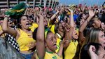 Rupa Bahagia Suporter Brasil Kalahkan Kosta Rika