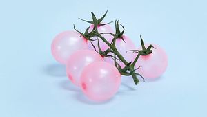 Visual Artist Ini Bentuk Sayuran dan Buah Pakai Balon Warna-warni