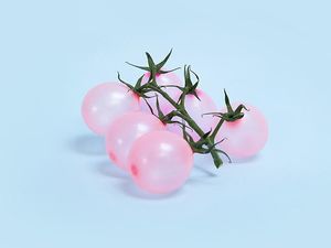 Visual Artist Ini Bentuk Sayuran dan Buah Pakai Balon Warna-warni