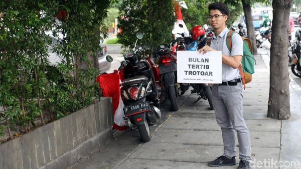 Aksi Tamasya Trotoar di Jakarta
