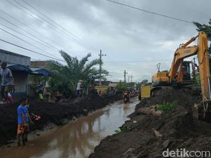 Pasca-Banjir Bandang, Irigasi Dinormalisasi agar Sawah Terairi Pasca-Banjir Bandang, Irigasi Dinormalisasi agar Sawah Terairi