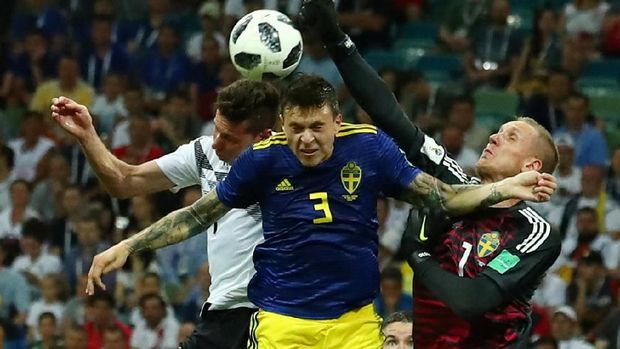 Victor Lindelof membuat beberapa aksi krusial melawan Jerman.