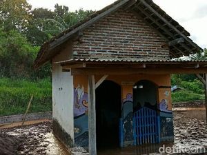 Diterjang Banjir Bandang, Musala Ini Tetap Berdiri Kokoh Diterjang Banjir Bandang, Musala Ini Tetap Berdiri Kokoh