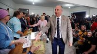 Foto: Ekspresi Ince Penantang Erdogan Saat Memilih di Pemilu Turki