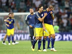 Swedia yang kalah secara dramatis tertunduk lesu di akhir pertandingan. Mereka akan menjalani laga berat melawan Meksiko di laga penentuan. Foto: Maddie Meyer/Getty Images