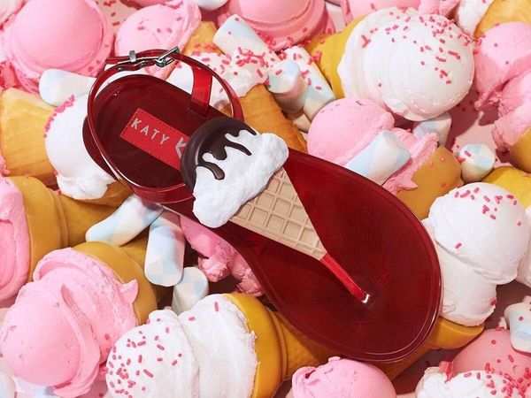 Unik! Sandal hingga Sepatu Bertema Makanan Ini Rancangan Katy Perry