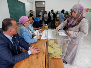 Foto: Warga Turki Ramai-ramai ke TPS untuk Pilih Presiden Foto: Warga Turki Ramai-ramai ke TPS untuk Pilih Presiden