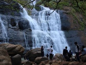 Basah-basahan di Curug Cikanteh