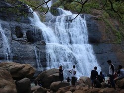 Basah-basahan di Curug Cikanteh
