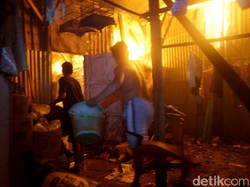 Kebakaran Landa 7 Rumah Warga di Pekalongan