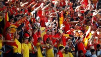 Pendukung Belgia terus memberikan dukungan. Reuters/Kai Pfaffenbach.