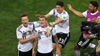 Gol Kroos ini disambut gegap gempita oleh kubu Jerman. Gol ini akhirnya memastikan kemenangan Die Mannschaft. Foto: Michael Steele/Getty Images
