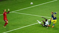 Swedia membuat Jerman tersentak pada menit ke-32. Tembakan lob Ola Toivonen membawa Swedia unggul 1-0. Foto: Hannah McKay/Reuters