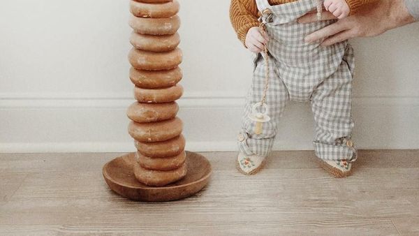 Keren! Ibu Ini Potret Pose Anaknya dengan Tumpukan Donat
