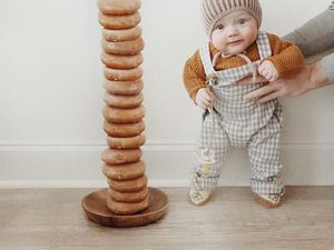 Keren! Ibu Ini Potret Pose Anaknya dengan Tumpukan Donat