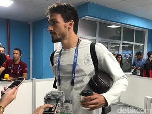 Keramahan Mats Hummels di Mixed Zone Fisht Stadium Keramahan Mats Hummels di Mixed Zone Fisht Stadium