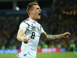 Toni Kroos dan Mobil Gelapnya