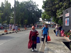 Terminal Kampung Rambutan Mulai Sepi dari Pemudik Arus Balik Terminal Kampung Rambutan Mulai Sepi dari Pemudik Arus Balik