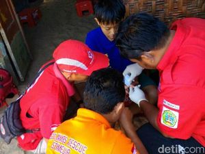 Puluhan Wisatawan Tersengat Ubur-ubur di Gunungkidul Puluhan Wisatawan Tersengat Ubur-ubur di Gunungkidul