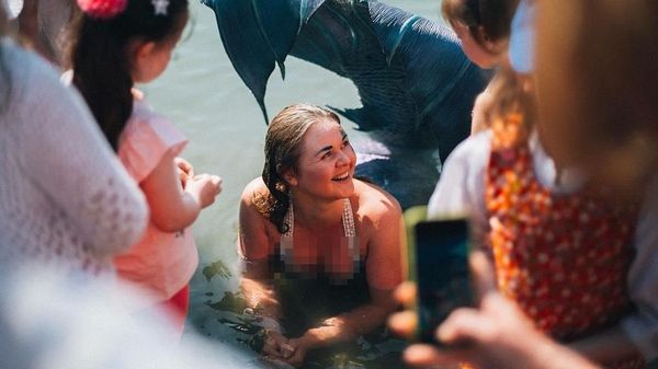 Jumpa Laura Evans! Sang Profesional Mermaid