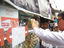 BPOM Tempel Stiker Aman Konsumsi di Sentral Kuliner Palembang