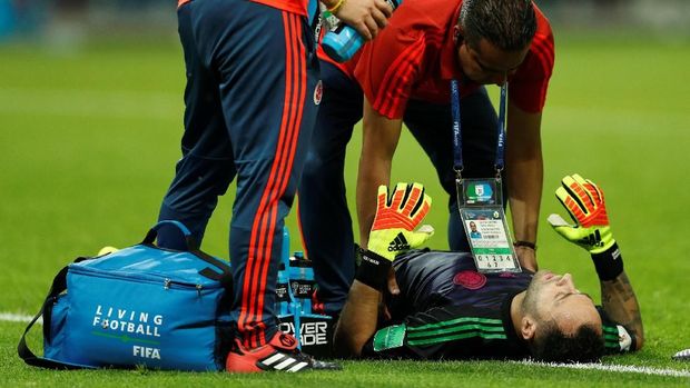 David Ospina jatuh bangun untuk menyelamatkan gawangnya.