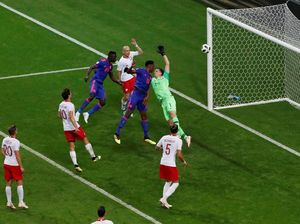 Yerry Mina Bawa Kolombia Unggul atas Polandia di Babak Pertama