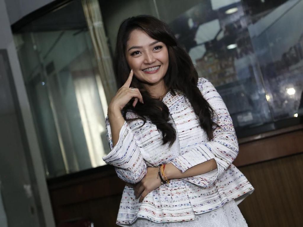 Yah, Lagi Syantik Tersingkir dari Chart Billboard Yah, Lagi Syantik Tersingkir dari Chart Billboard