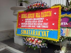 Karangan Bunga Gaberner dan Wagaberner di Balkot DKI Dipindahkan Karangan Bunga Gaberner dan Wagaberner di Balkot DKI Dipindahkan