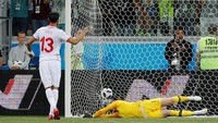 Ferjani Sassi (Tunisia) mencatatkan nama di papan skor lewat eksekusi penaltinya dalam laga Tunisia vs Inggris. (Foto: Toru Hanai/Reuters)
