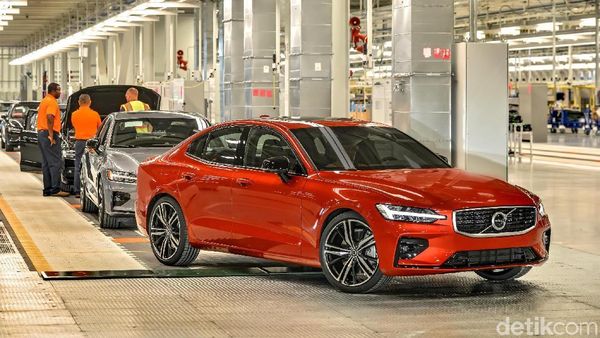 Mobil Pertama Volvo di Tanah Donald Trump