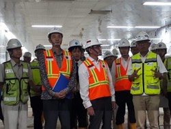 Menlu Jepang Blusukan ke Terowongan Bawah Tanah MRT Jakarta