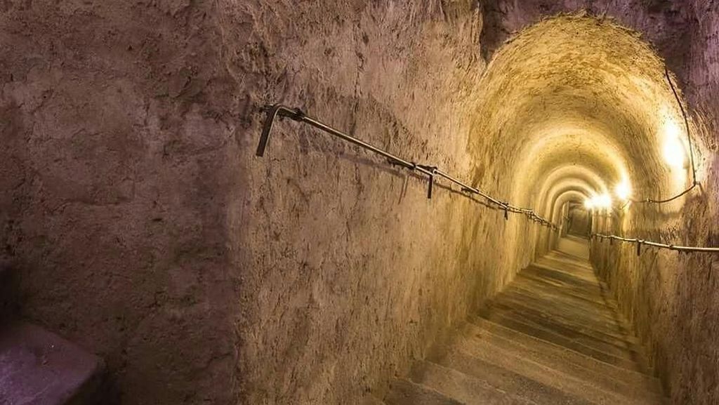 Foto: Terowongan Rahasia Bergaya Vintage di Italia