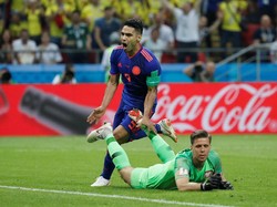 Bukannya menyamakan kedudukan, Polandia malah kemasukan lagi pada menit ke-70. Gol Radamel Falcao membuat Kolombia unggul 2-0. Foto: Toru Hanai/Reuters
