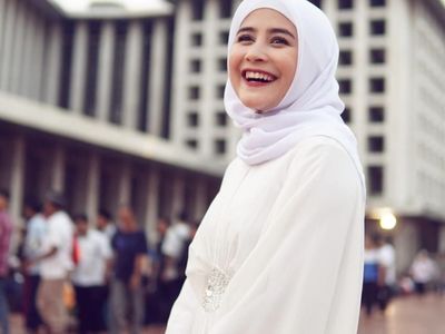 Adu Gaya Prilly Latuconsina dan Aurel Hermansyah Saat Berhijab