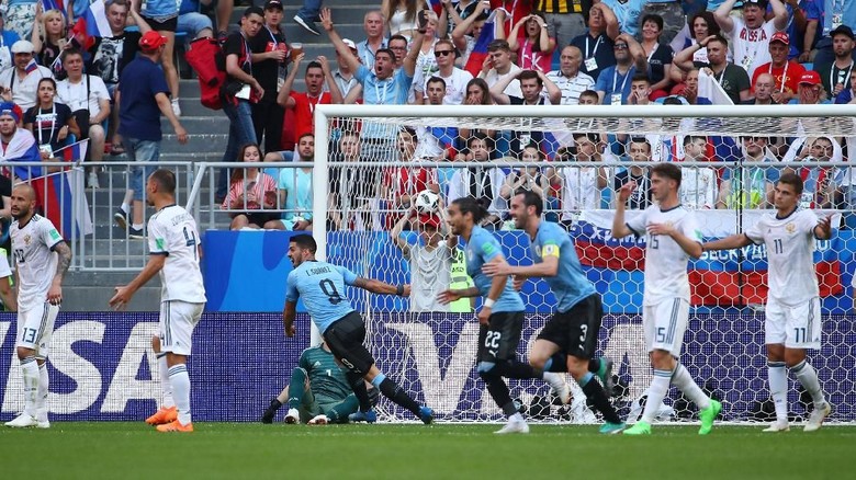 Uruguay Ungguli Rusia 2-0 di Babak Pertama