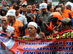Tak Digaji Gegara Demo, Pak Pos Mogok Kerja