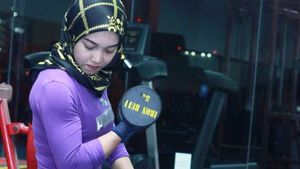 Potret Aten, Hijabers Cantik Berotot Kekar yang Doyan Nge-Gym