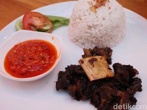 Ada Iga Penyet dan Mie Godok Sedap di Tempat Ini!