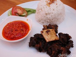 Ada Iga Penyet dan Mie Godok Sedap di Tempat Ini!