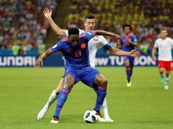 Lewandowski mendapatkan pengawalan ketat dari bek-bek Kolombia pada pertandingan ini. Foto: Toru Hanai/Reuters