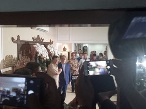 Tiba di Kediaman Zulikifli Hasan, Prabowo Singgung Sumbangan Tiba di Kediaman Zulikifli Hasan, Prabowo Singgung Sumbangan