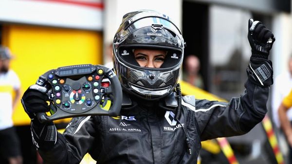 Foto: Aseel Al Hamad, Pebalap Cantik yang Cetak Sejarah di Arab Saudi