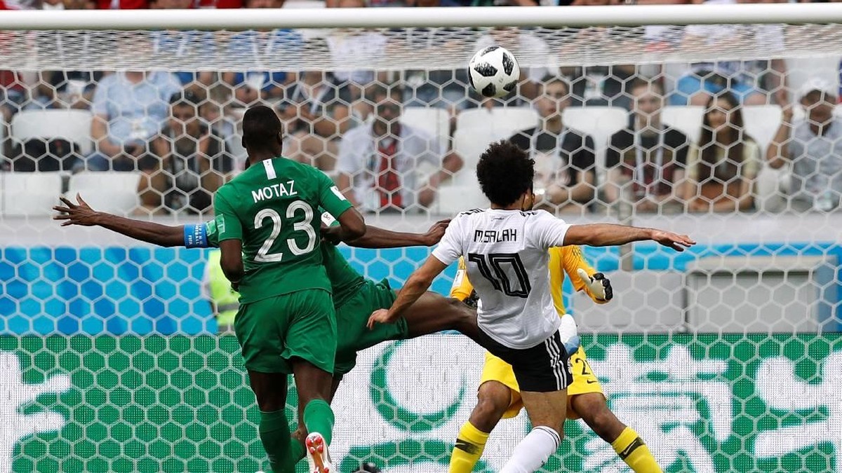 Arab Saudi va Mesir Berimbang 1-1 di Babak Pertama. (Foto: Darren Staples/Reuters)