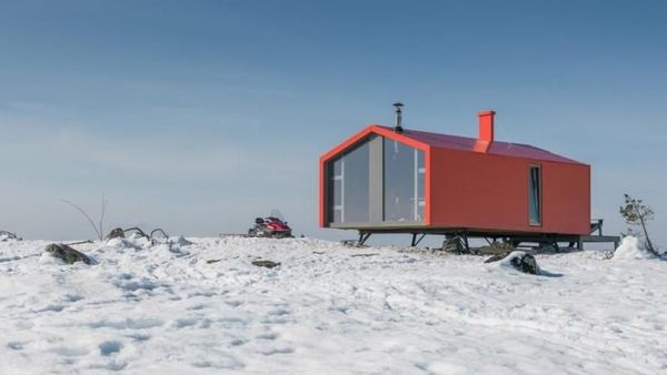 Wow, Rumah Ini Diangkut Pakai Heli ke Atas Gunung